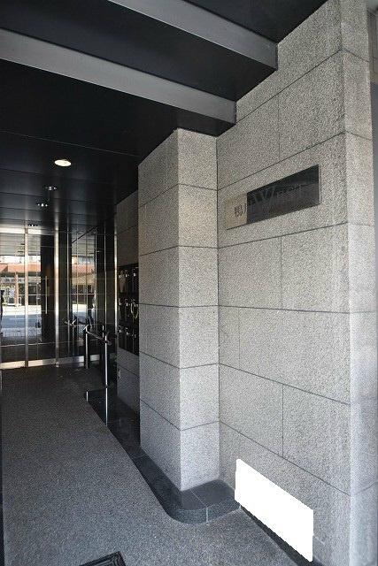 鴨川WEST エントランス