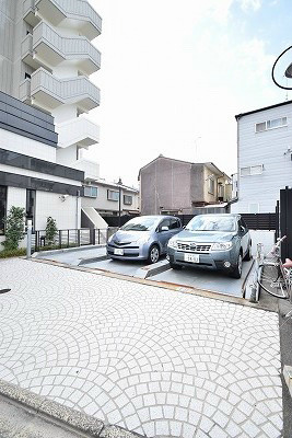 京都パレスサイド一条 駐車場