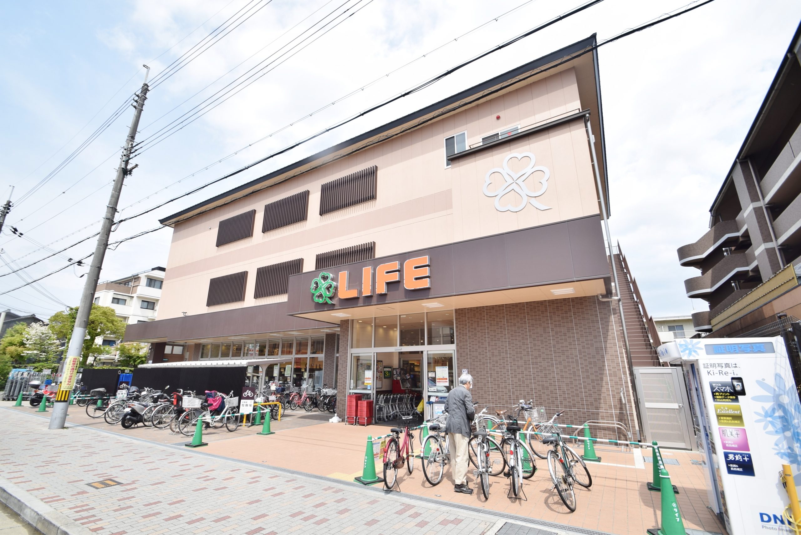 Royale離宮御所東 LIFE(ﾗｲﾌ) 川端東一条店