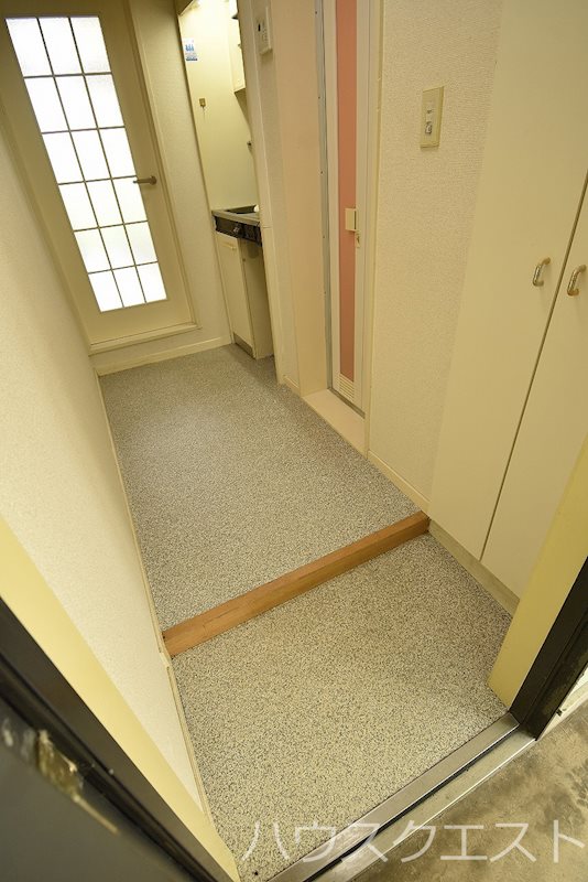 アレックス東福寺 玄関
