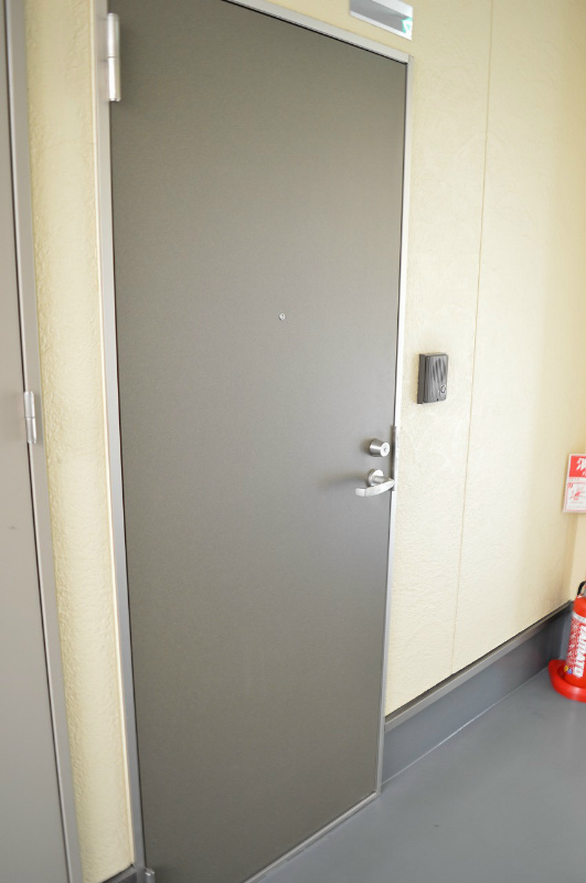 アドミ西院 玄関