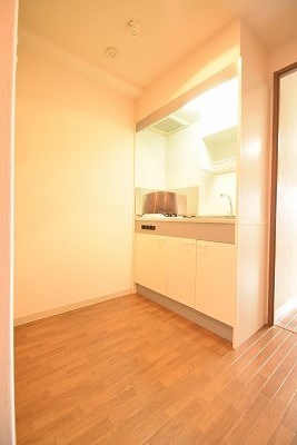 アティ今出川 リビング