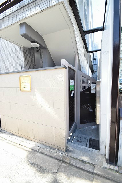 シティパレス御所西 エントランス