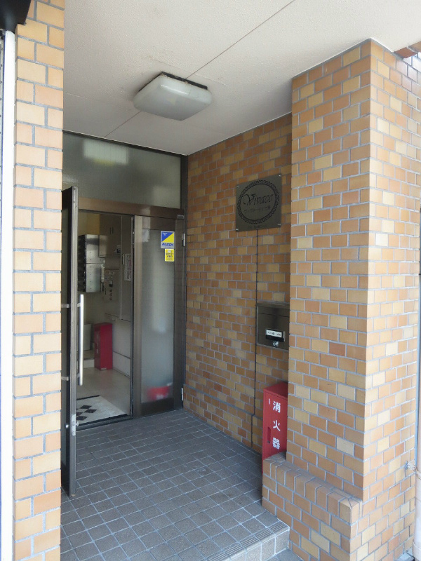ヴィヴァーチェ七条 エントランス