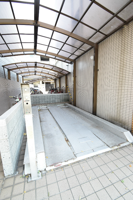 エクセレント衣笠 駐車場