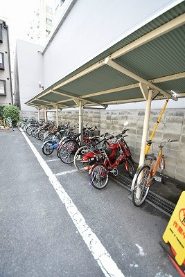 ラベンダー 駐輪場