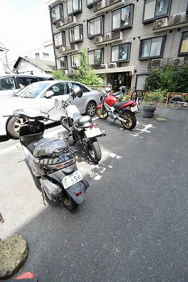 ラベンダー バイク置場