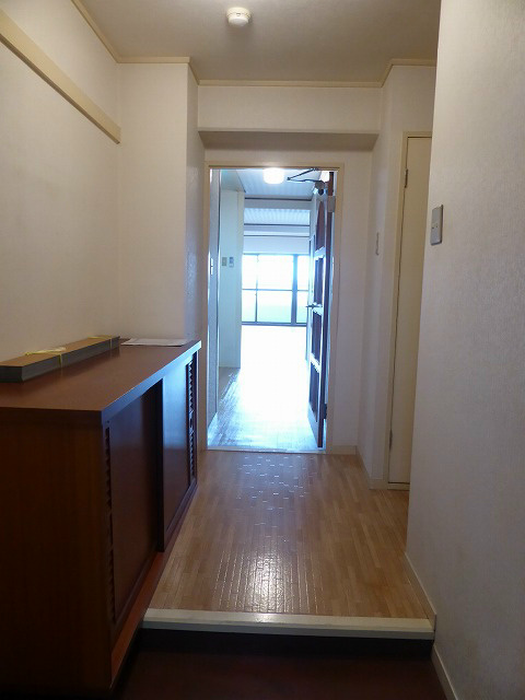 ルネ河原町 玄関