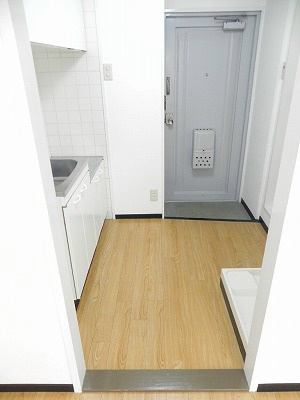 ドムス出町 玄関