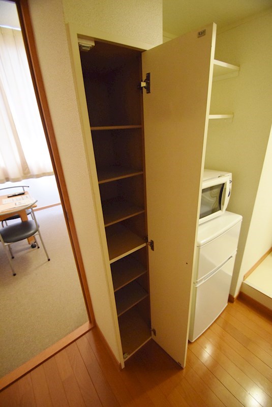 レオパレスアジェル岩倉南 収納