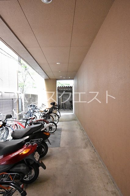 綾小路パレス 駐車場