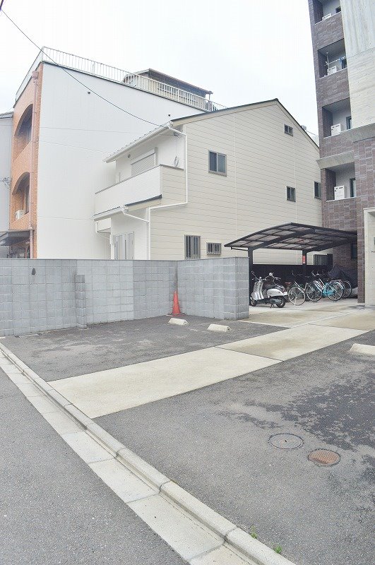 フィオーレ西院 駐車場
