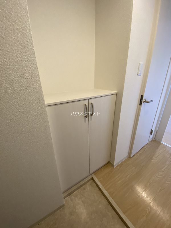 フィオーレ西院 玄関