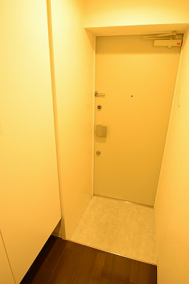 グランコスモ今出川 玄関