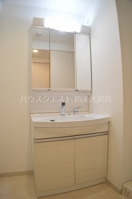 アドバンス京都西院パルティーレ 洗面所