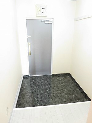 ファーストコート御所西 玄関