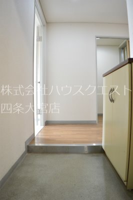 メゾン・ド・フローラ 玄関