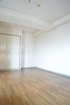 メゾン・ド・フローラ ベッドルーム