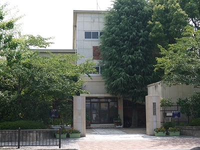 i.レジデンス御所北 京都市立烏丸中学校