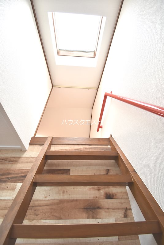 アスターナ京の袋小路長屋 天窓（上りイメージ）
