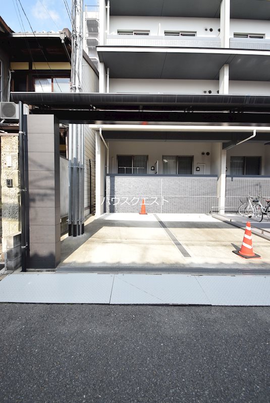エクラン二条城 駐車場
