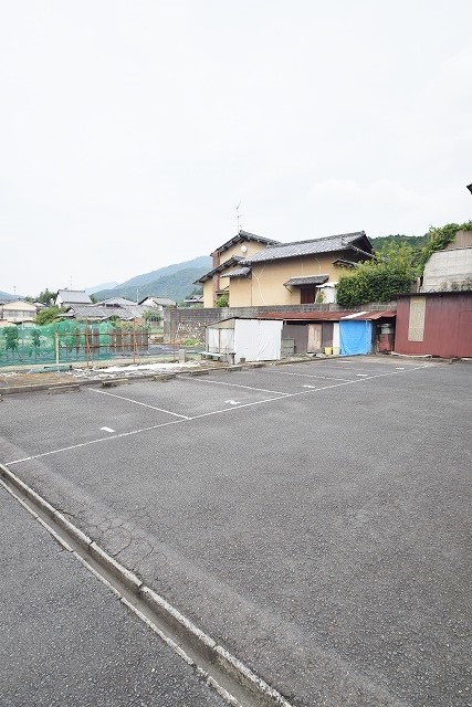モノ・シャカ憧 駐車場